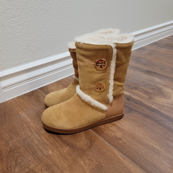 Boots - Picture 1 of 4